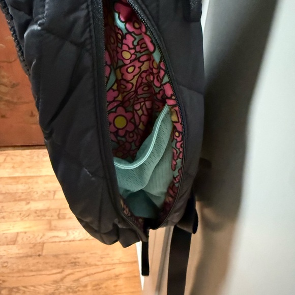 Vera Bradley Black Quilted Overnight Essentials Backpack EUC - Picture 10 of 10